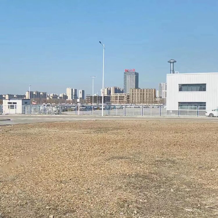 与沃尔沃工程师视察补给备用设备